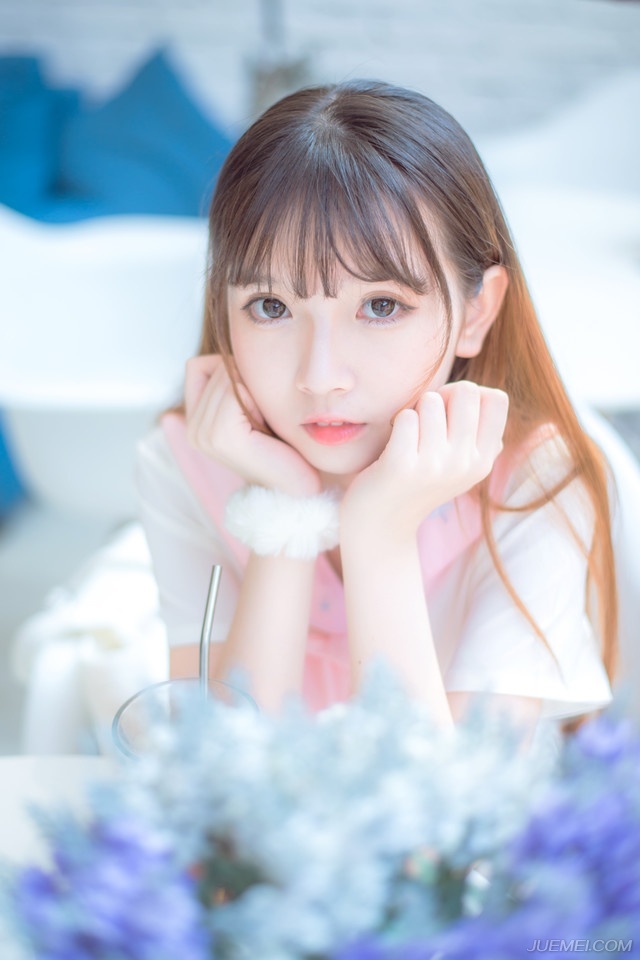 如果你对别人的苦难无动于衷，那么你就不配称为人。